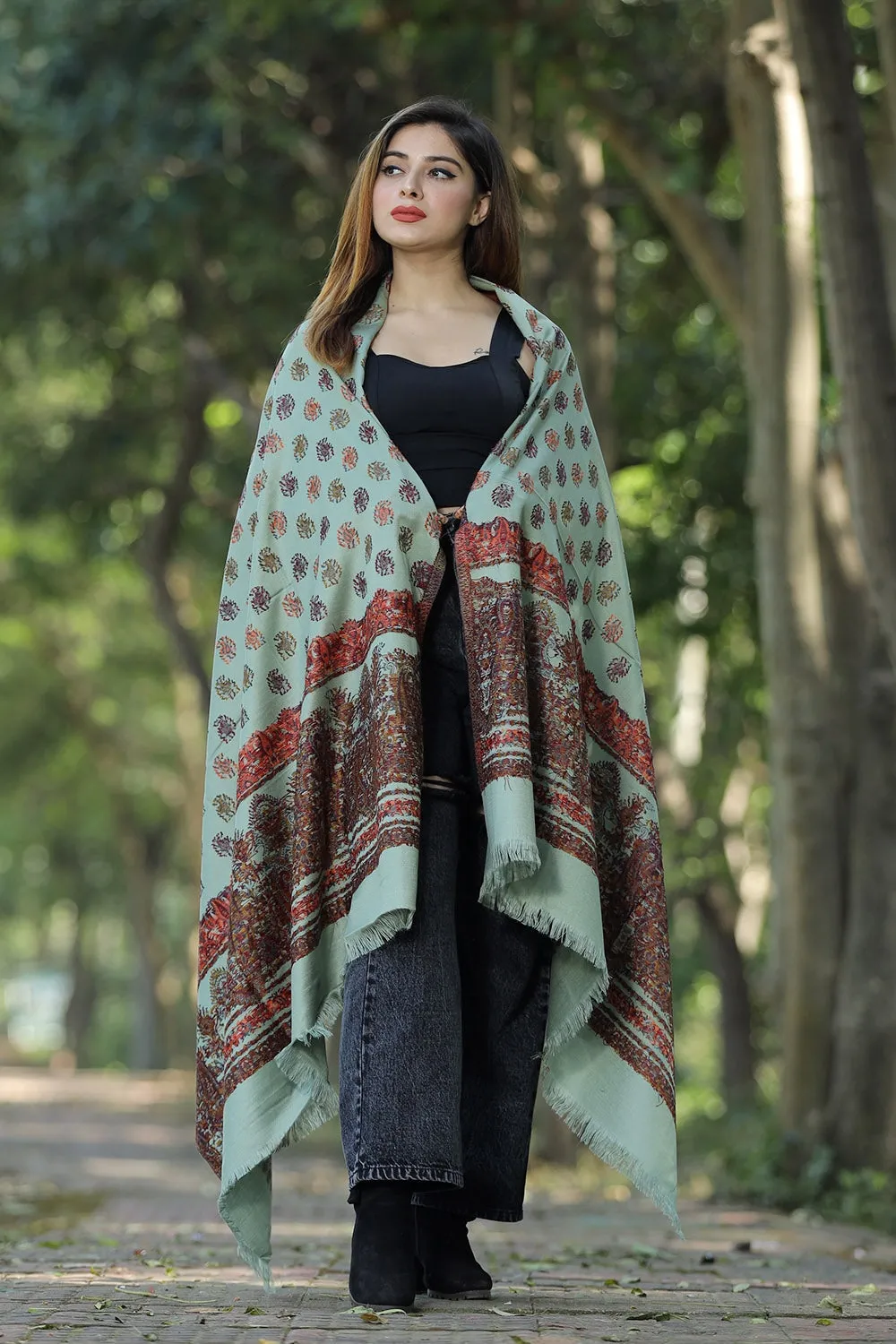 GREEN COLOUR KANI SHAWL WORK DEFINES ROYAL AND LUXURIOUS EXTREMELY COMFORTABLE FOR ALL EVENTS