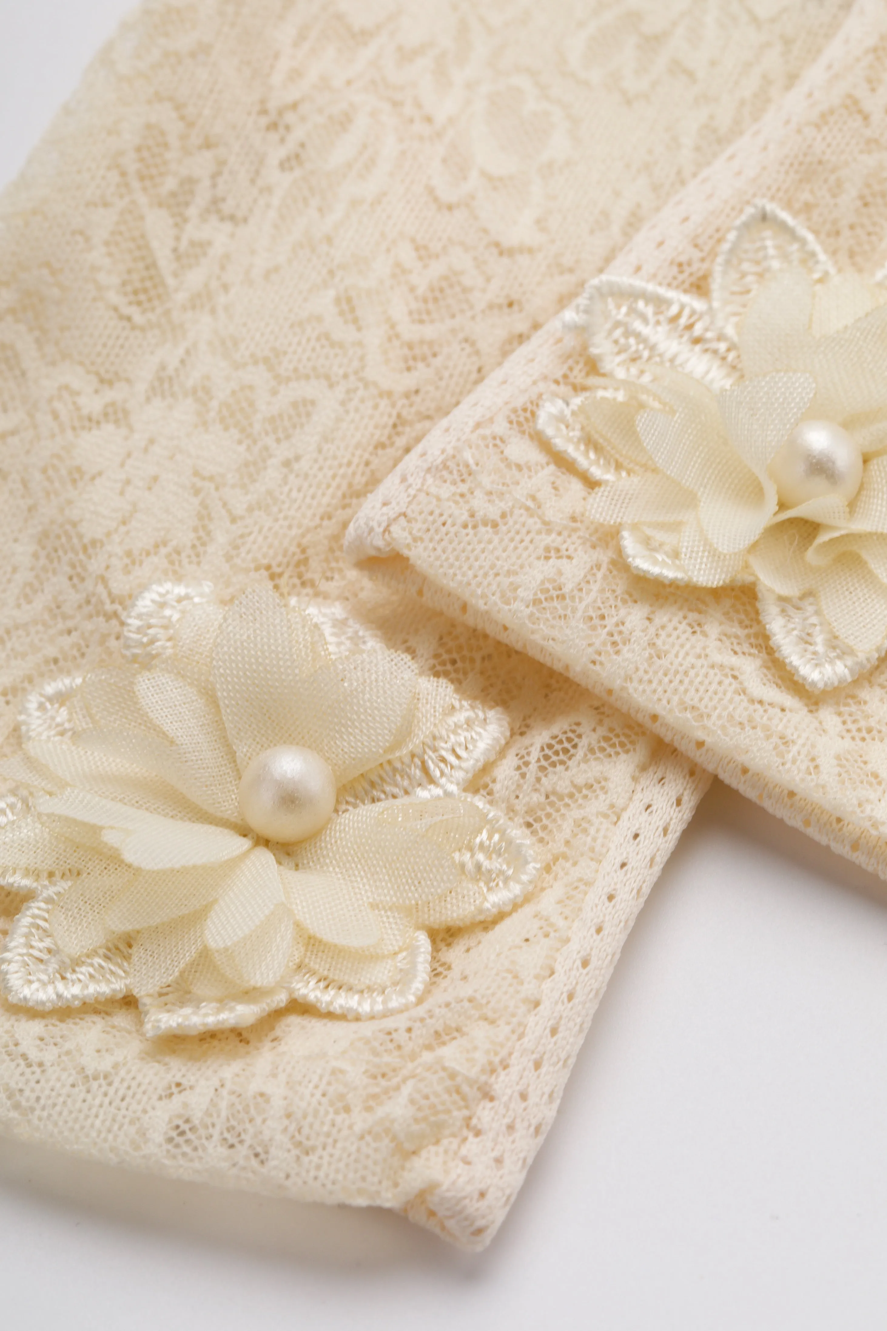 Short Floral Lace-Embellished Gloves